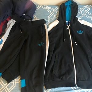 ADDIAS TRACK SUIT SIZE SMALL !!!